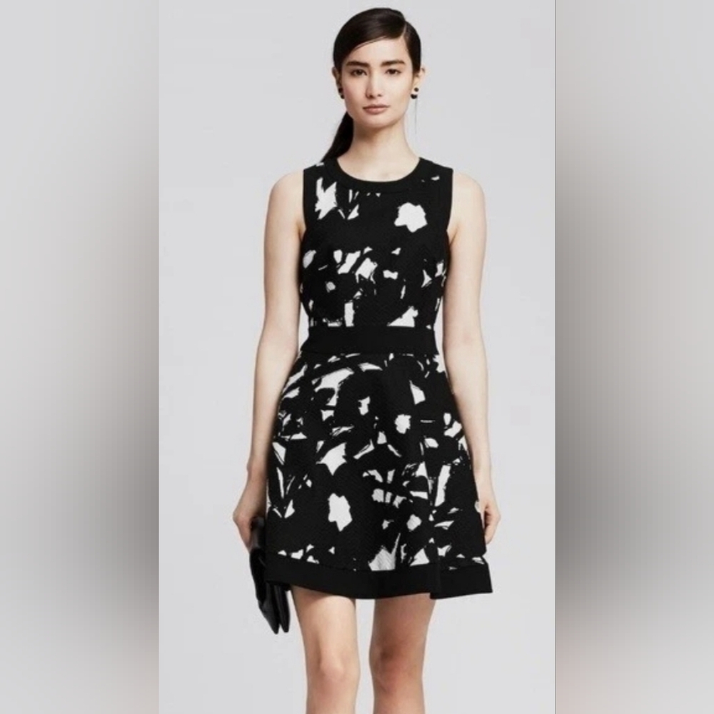 Banana Republic Fit And Flare Sleeveless Cocktail Dress Black And White Size 2